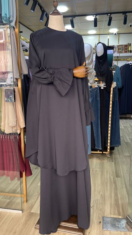 أسود