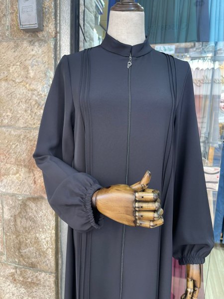 أسود