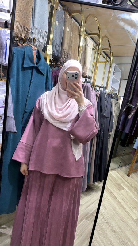 ادناء مع تنورة كسرات